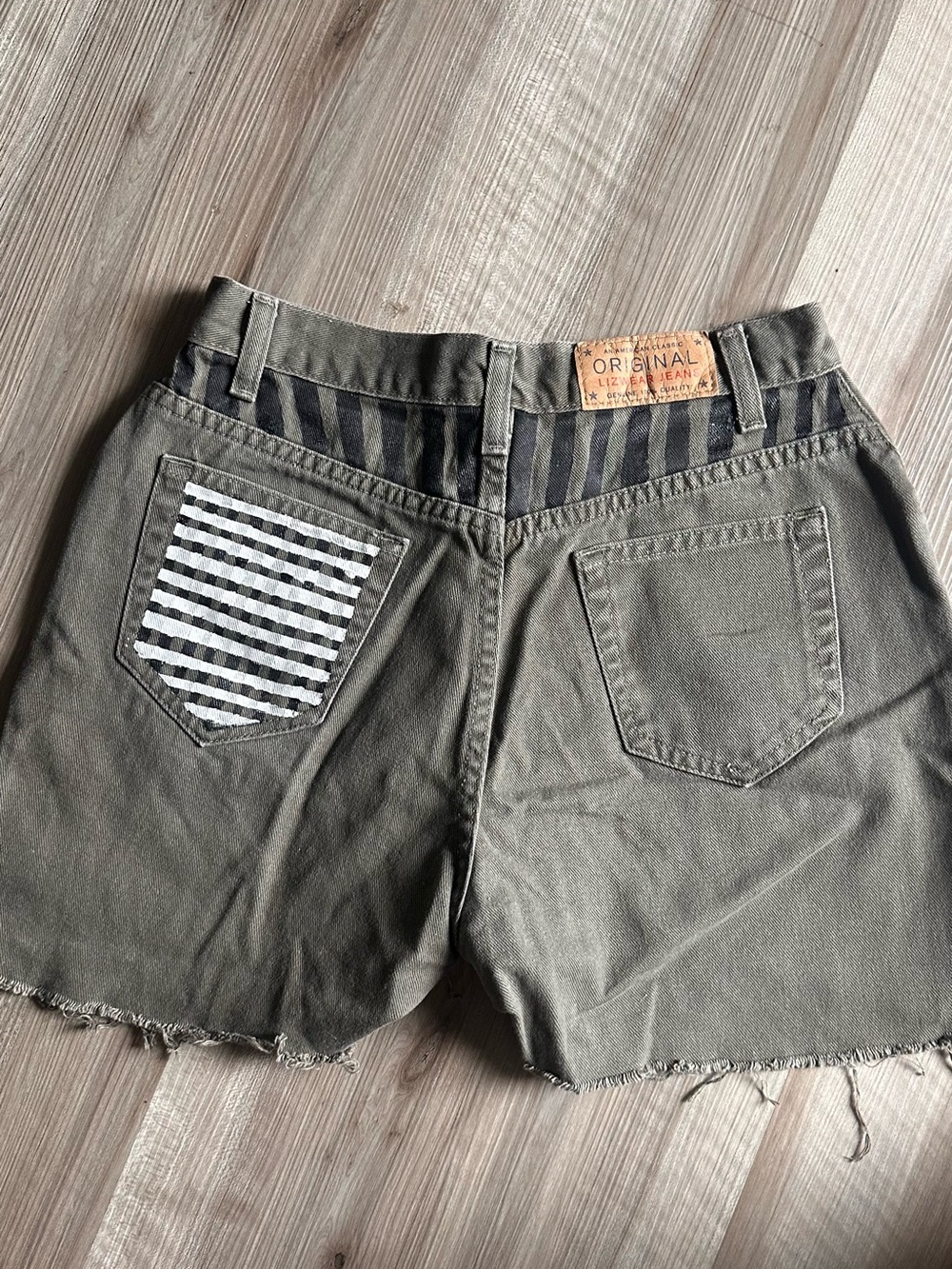 Vintage  Claiborne Olive Green Frayed Hem Bermuda Shorts